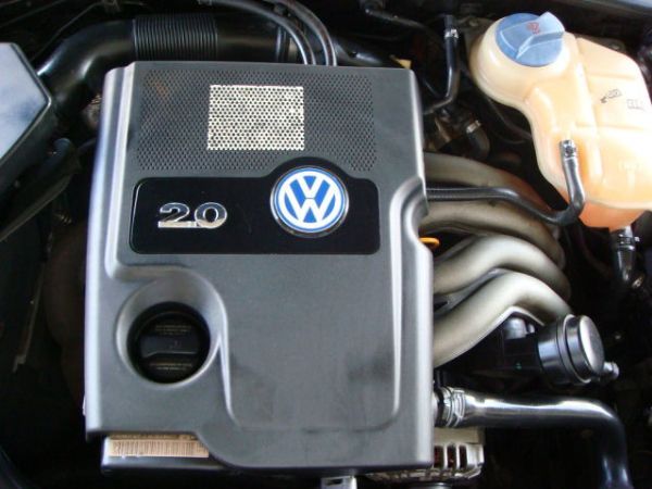 {花旗汽車} VW Passat 2.0 旗艦型，2003年優質中古車，超低網路價 42 萬 照片6